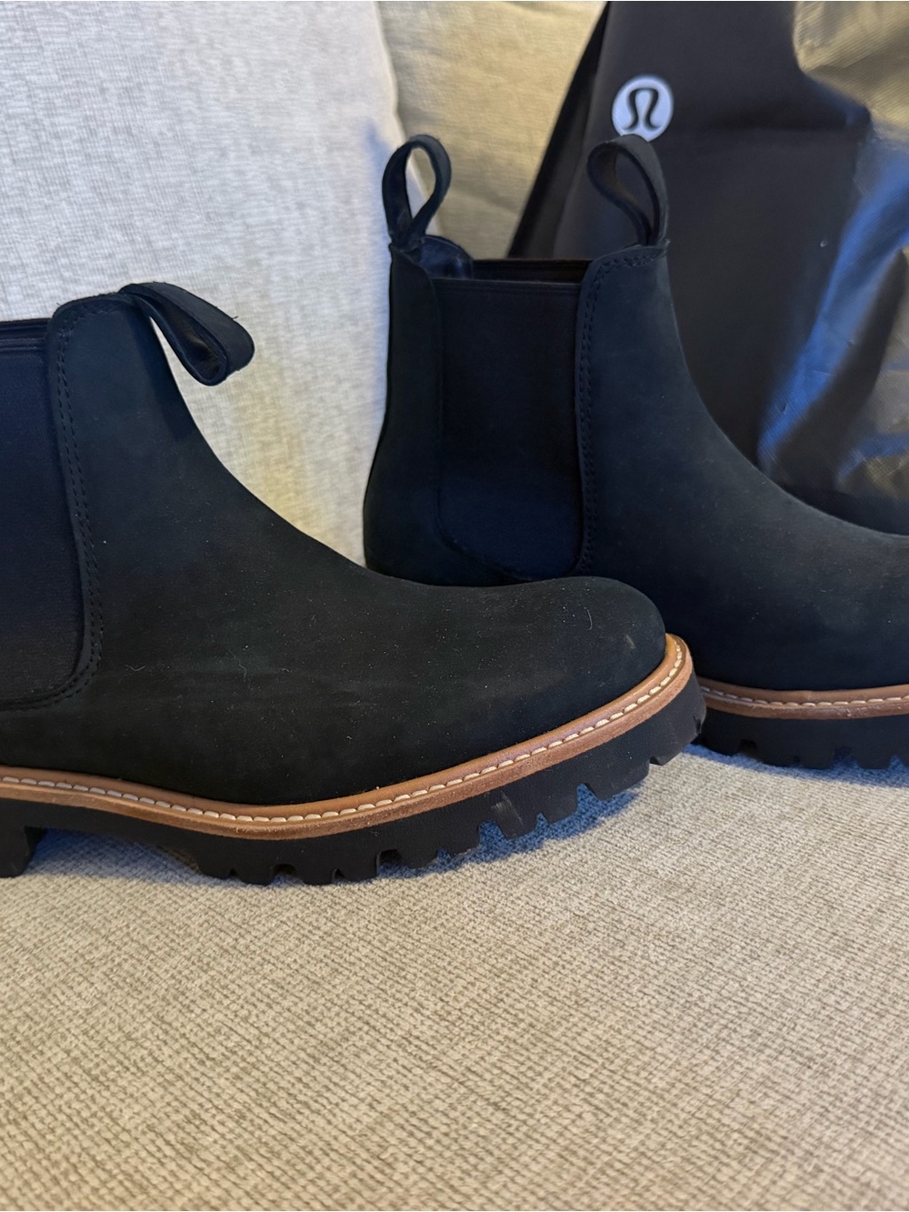Nisolo Black Chelsea Lug Sole Ankle Boots with Tan Welt